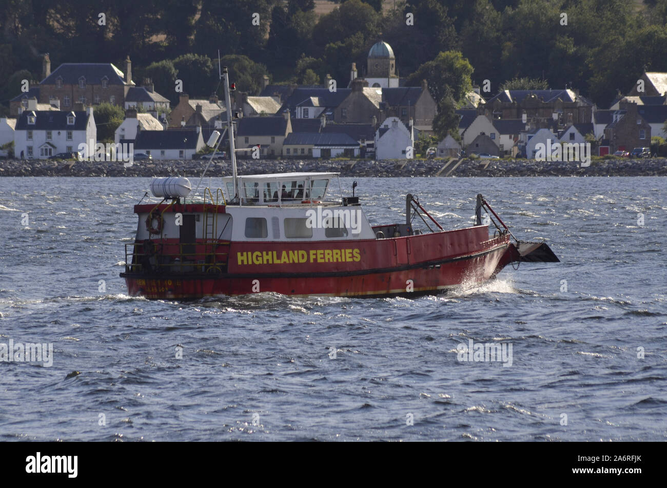 La piccola nave traghetto che opera attraverso il Cromarty Firth da Nigg a Cromarty della Black Isle of Scotland Regno Unito Foto Stock