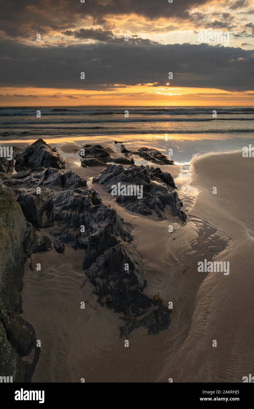 Sunset seascape a combesgate spiaggia vicino a Woolacombe in North Devon, Inghilterra Foto Stock