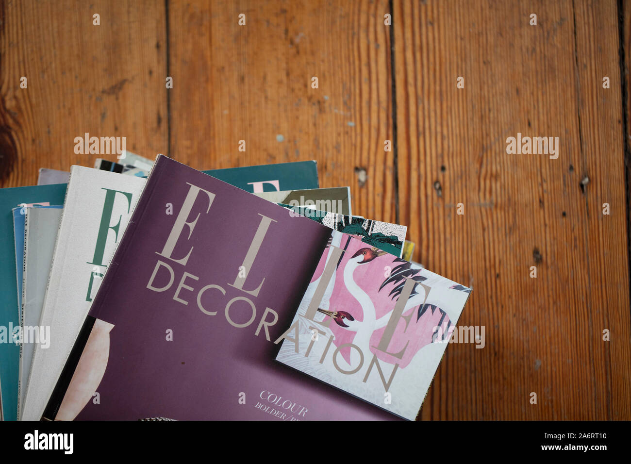 LONDON, Regno Unito - 28 Ottobre 2019: una collezione di Elle Decoration home e stile riviste Foto Stock