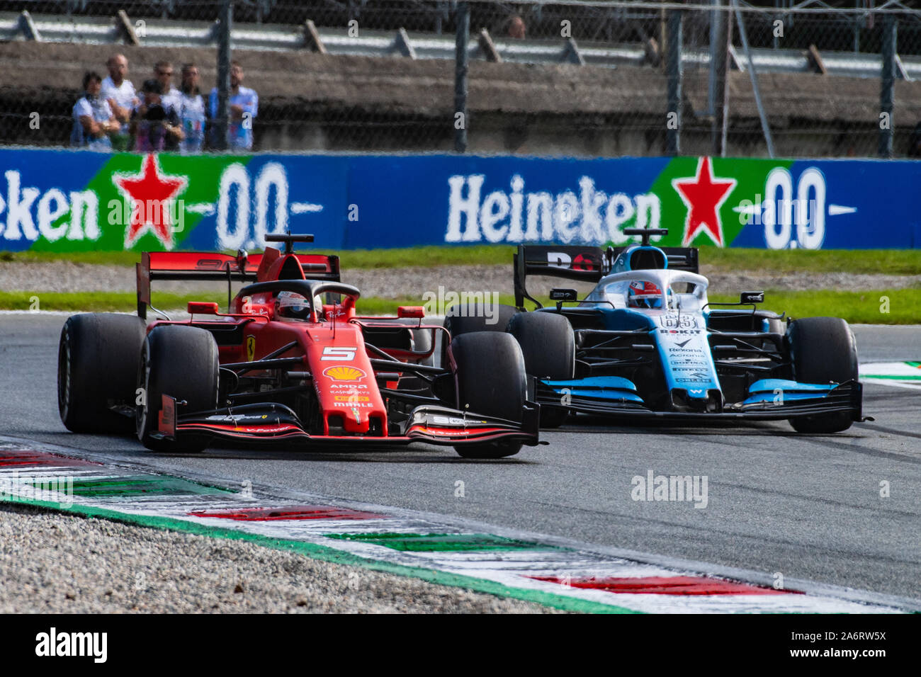 Italia/Monza - 08/09/2019 - #5 Sebastian Vettel (GER, del team Scuderia Ferrari, SF90) e #63 George Russell (GBR, Team Williams FW42) durante l'italiano Foto Stock