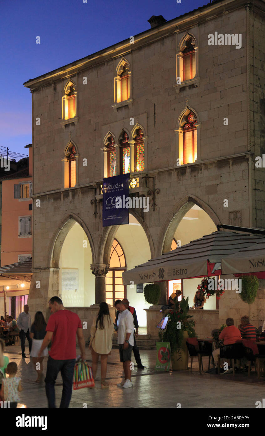 Croazia, Split, Pjaca, Narodni trg, Piazza del Popolo, scene di strada, persone Foto Stock