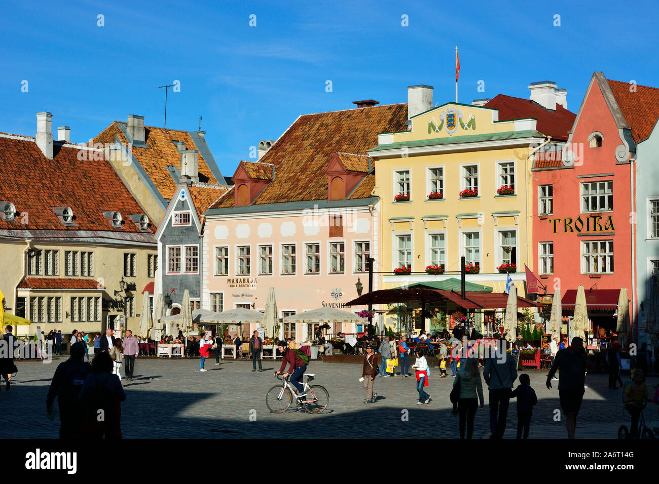 Piazza del Municipio (Raekoja plats) nella Città Vecchia, un sito Patrimonio Mondiale dell'Unesco. Tallinn, Estonia Foto Stock