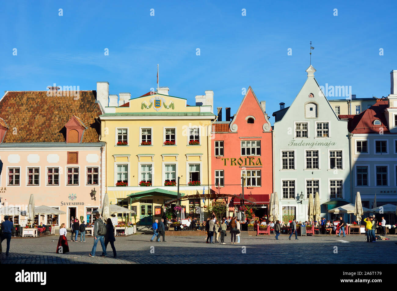 Piazza del Municipio (Raekoja plats) nella Città Vecchia, un sito Patrimonio Mondiale dell'Unesco. Tallinn, Estonia Foto Stock