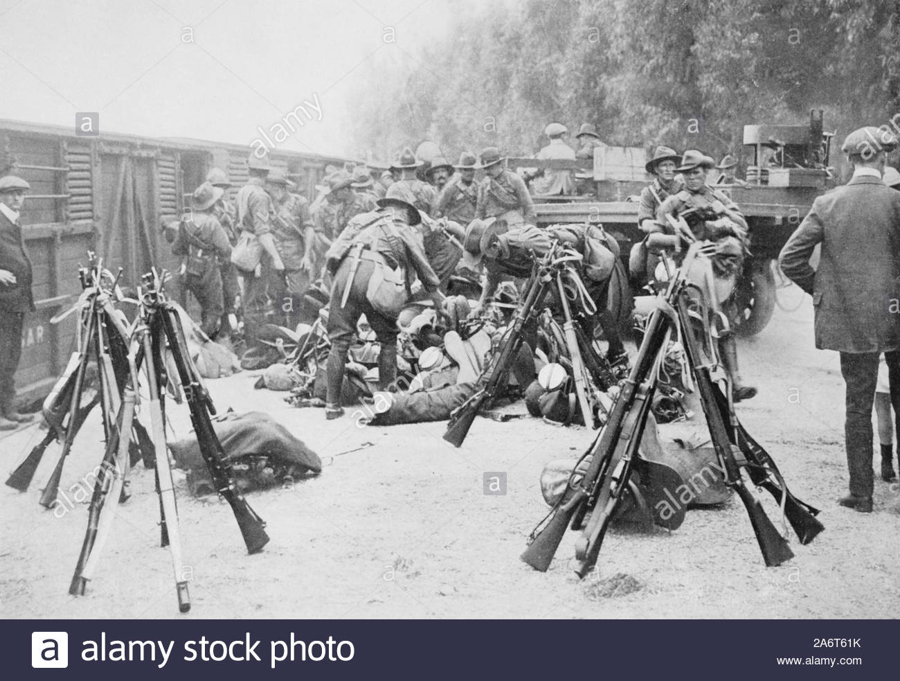 WW1 truppe a Johannesburg in Sud Africa si prepara a impegnare i ribelli della ribellione Maritz, vintage fotografia dal 1914 Foto Stock
