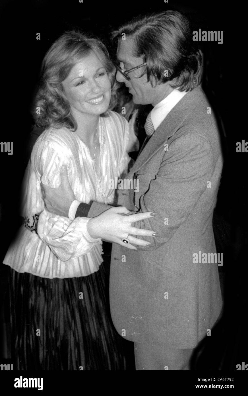 ***FILE FOTO*** Robert Evans ha passato lontano. Phyllis George e Robert Evans 1978 Foto di Adam Scull/il PHOTOlink/MediaPunch Foto Stock