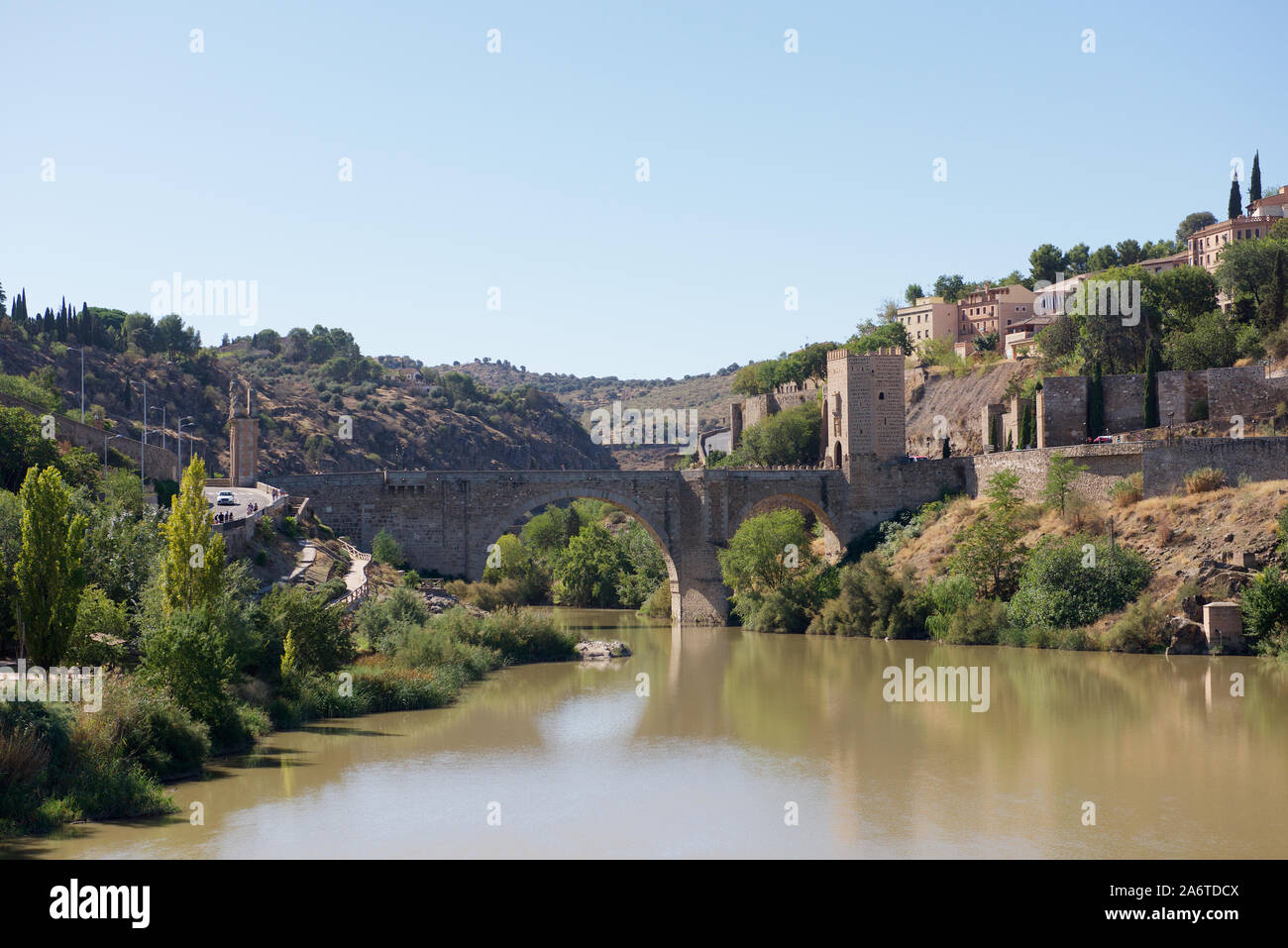 Il Puente de Alcántara sul fiume Tago a Toledo in Spagna Foto Stock
