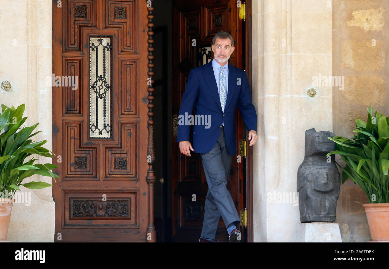 Palma de Mallorca / Spagna - Agosto 7, 2019: Spagna re Felipe lascia Marivent Palace per incontrare il Primo ministro Pedro Sanchez per la loro tradizionale estate Foto Stock