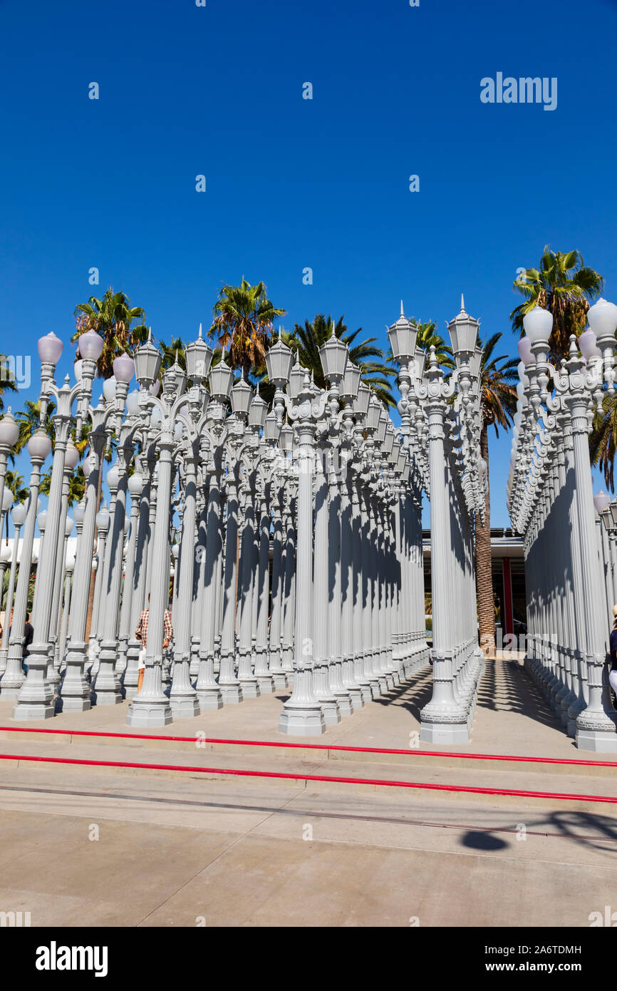 "Urban Luci" arte di installazione presso il Los Angeles County Museum of Art on Wilshire Boulevard e la Miricle Mile. Los Angeles, California, Regno St Foto Stock