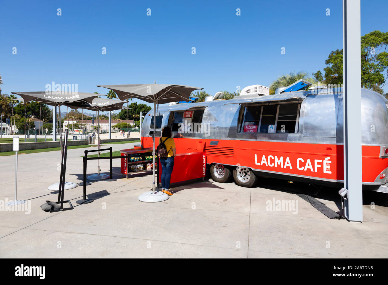 LACMA Cafe Airstream International Burger trailer al Los Angeles County Museum of Art, Los Angeles, California, Stati Uniti d'America Foto Stock