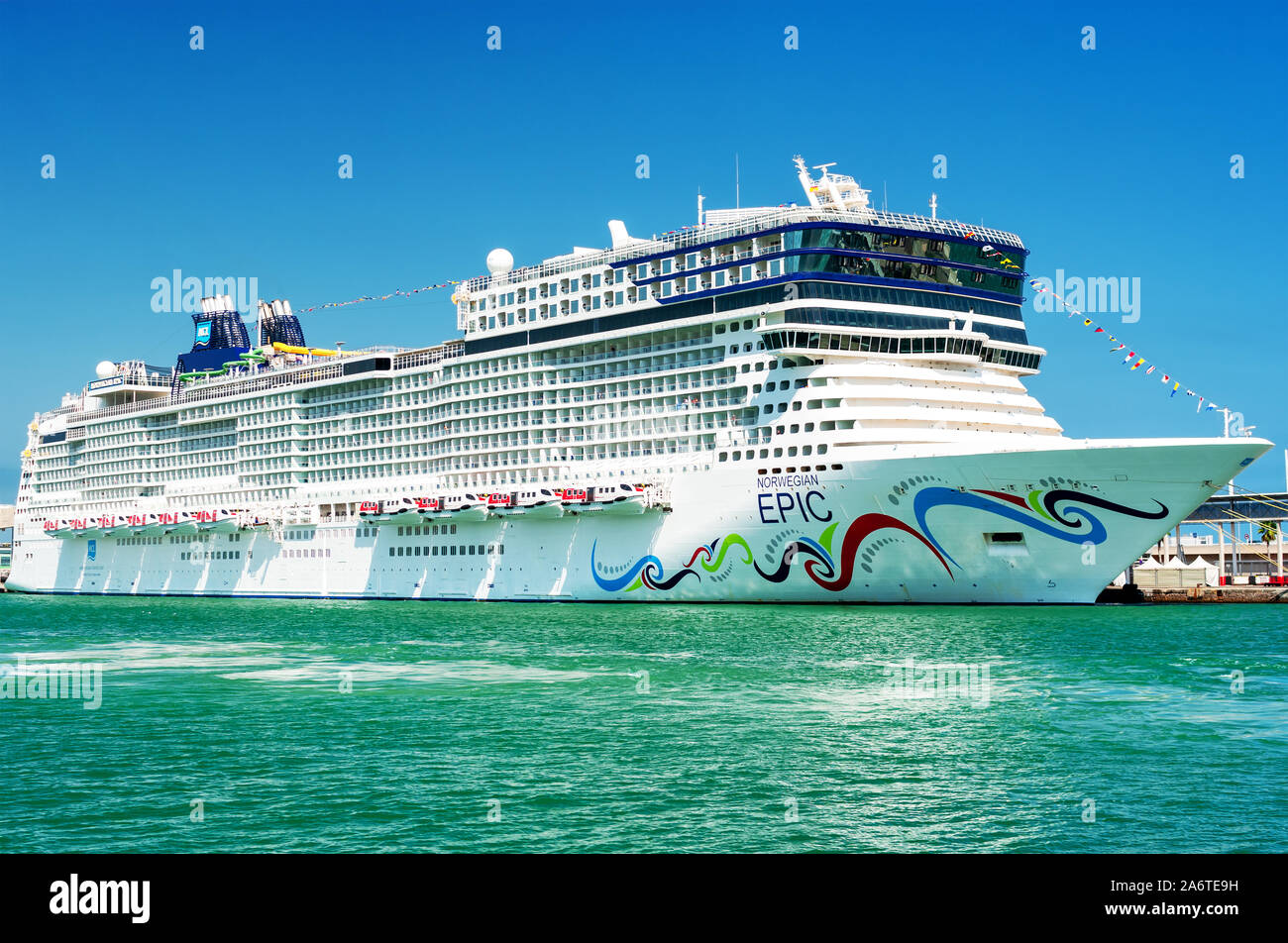 Barcellona, Spagna - 6 Agosto 2017: Norvegese Epic nave da crociera al porto di Barcellona Foto Stock