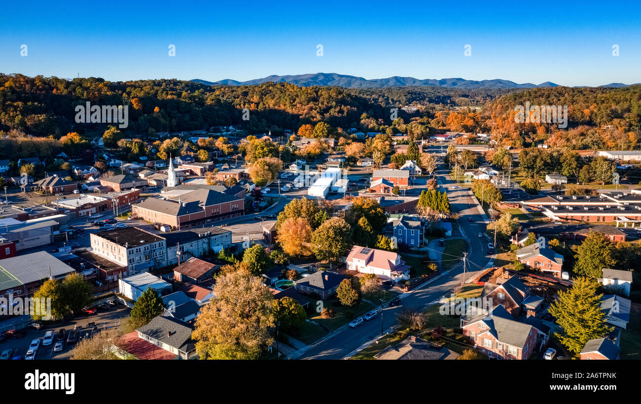 Tramonto dell'antenna durante la caduta in Ellijay Georgia al Georgia Montagne Foto Stock