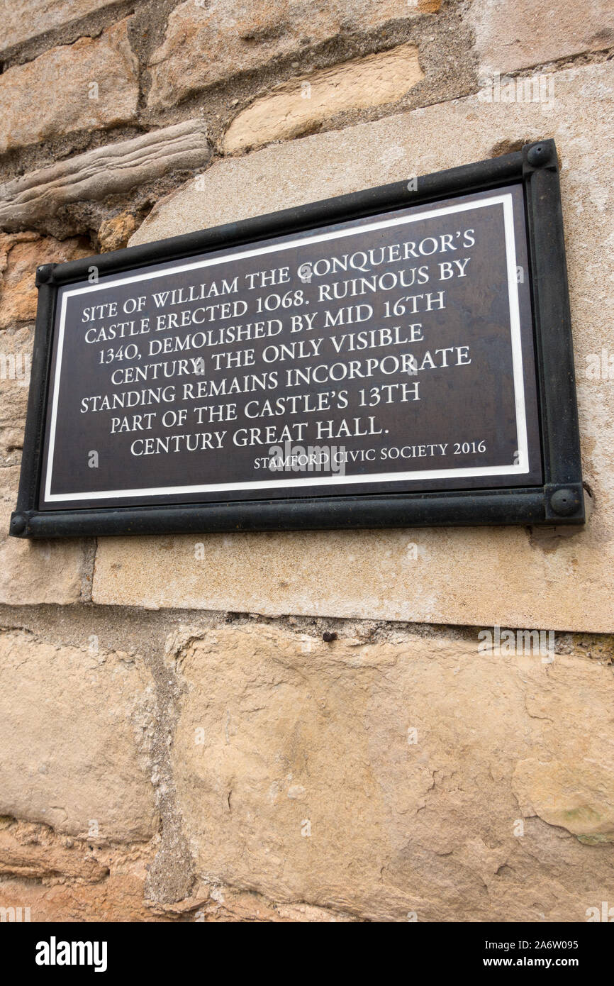 Stamford Civic Society placca a muro la marcatura del sito dell'ultimo resti di Guglielmo il Conquistatore del Castello 1068 a Stamford, Lincolnshire, England, Regno Unito Foto Stock