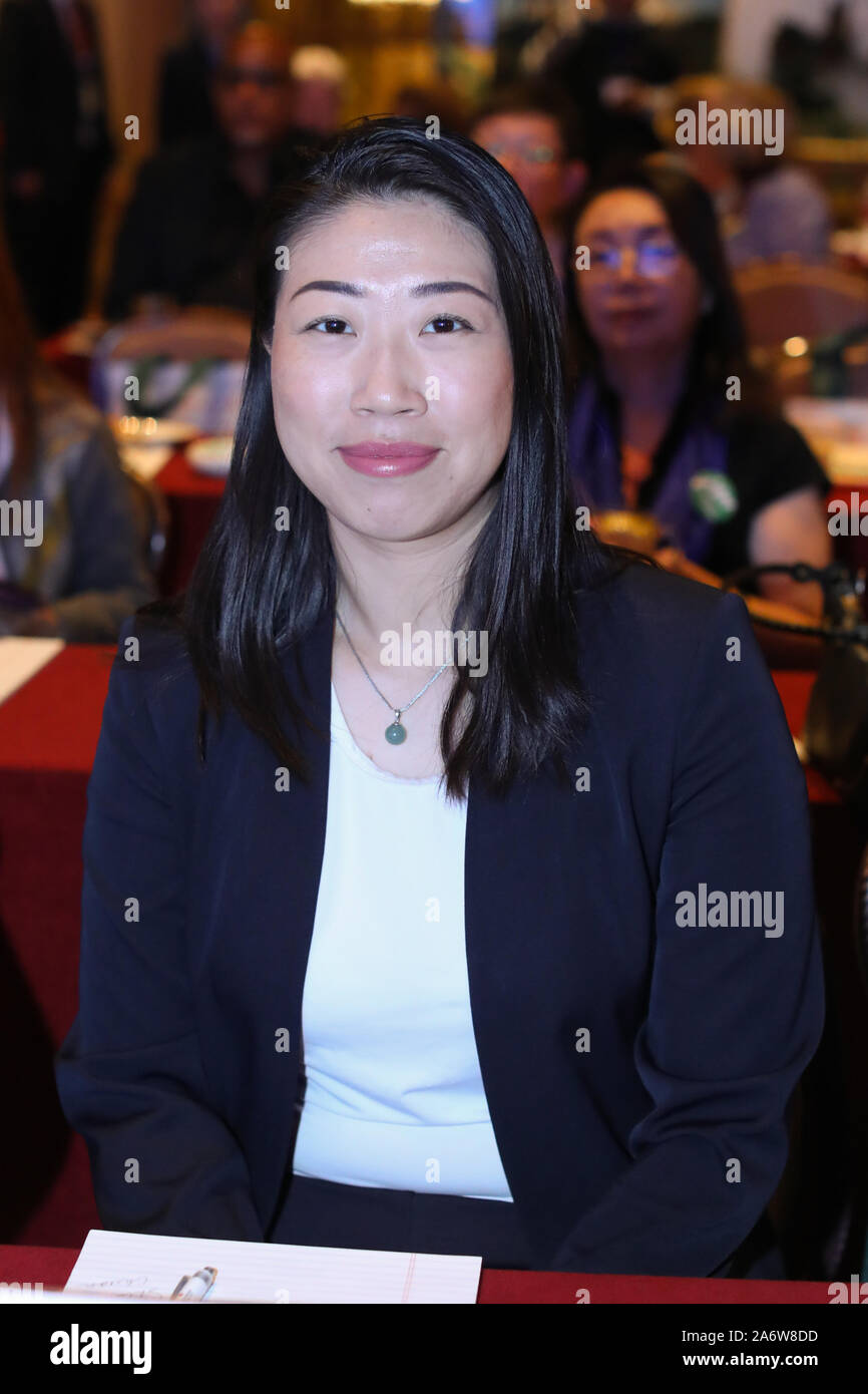 Los Angeles, California, USA. 25 ottobre, 2019. Ventilatore Wang Senior Coordinatore di avanzamento, iniziative strategiche, la Biblioteca di Huntington, frequentando il 2019 'Splendide Hunan " Cultura e Turismo Promozione evento presso il Millennium Biltmore Hotel Los Angeles, la California il 25 ottobre 2019. Credito: Sheri Determan/Alamy.com Foto Stock