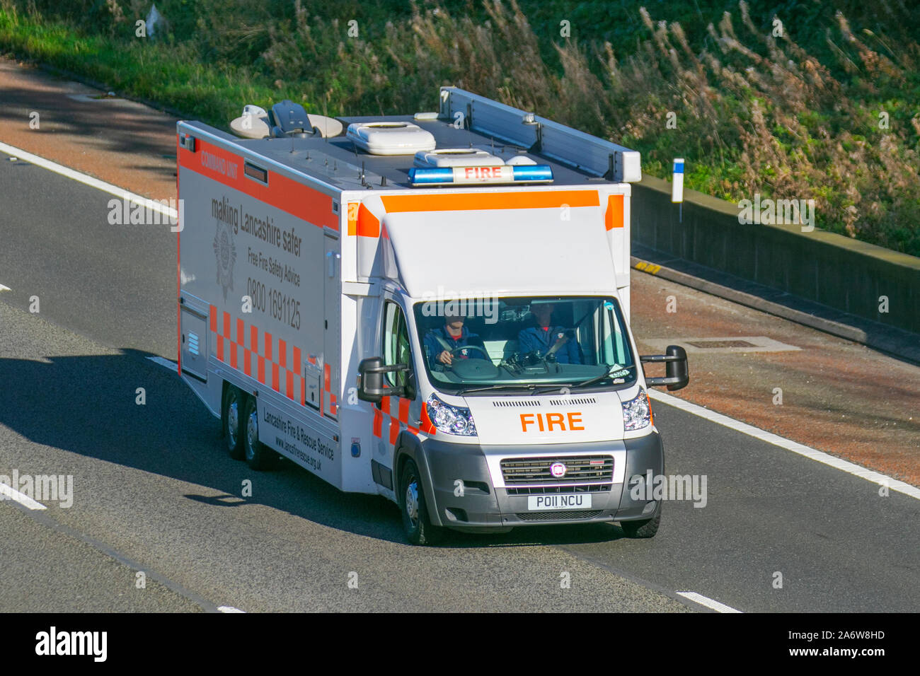 2011 Fiat Ducato 40 Maxi 160 M-Jet; Lancashire Fire & Rescue Service, veicolo di supporto sulla M6 in Lancaster, Regno Unito Foto Stock