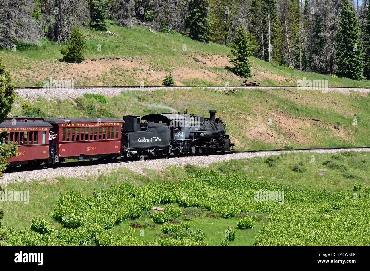 Curva di Tanglefoot, miglio Posts 330-329, Cumbres passare a Los Pinos serbatoio, sul Cumbres & Toltec Scenic Railroad da Chama, NM a Antonito, CO 190712 75 Foto Stock