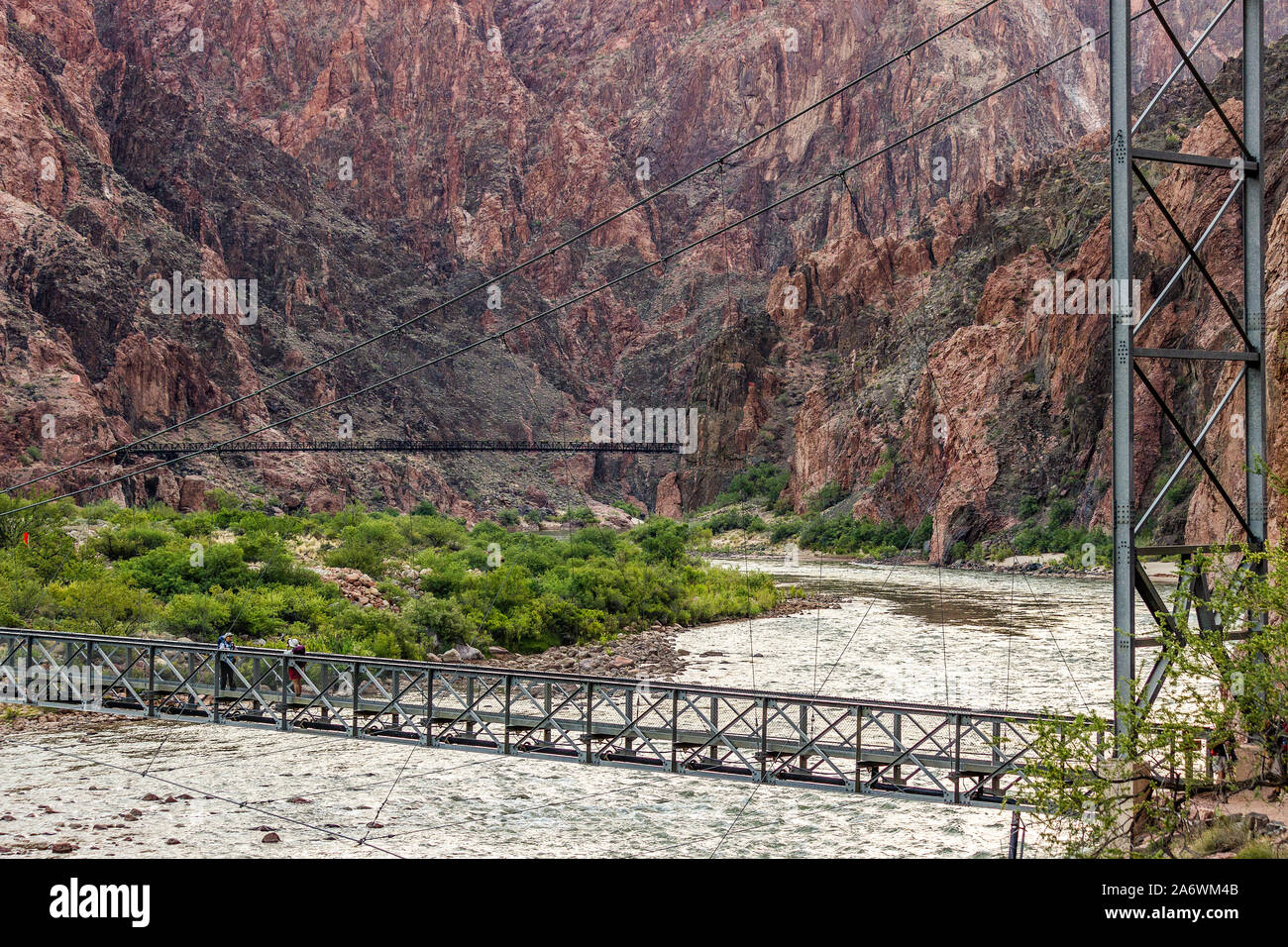 Sia il Ponte di argento e nero a ponte sopra il fiume Colorado in fondo al Grand Canyon nella stessa foto Foto Stock