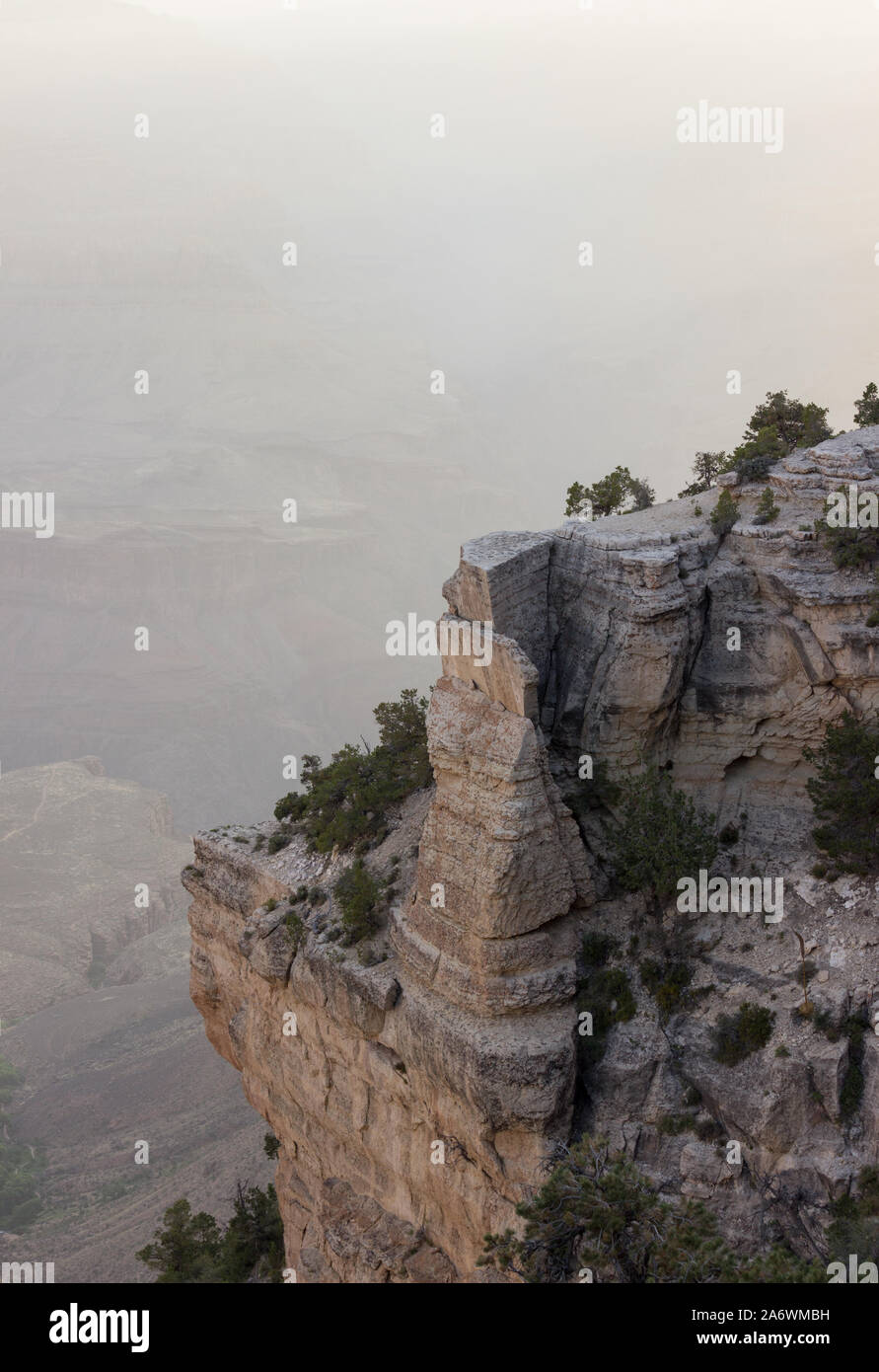 New Scenic 5 posti, ampia veduta della scogliera verticale nel Grand Canyon al tramonto Foto Stock