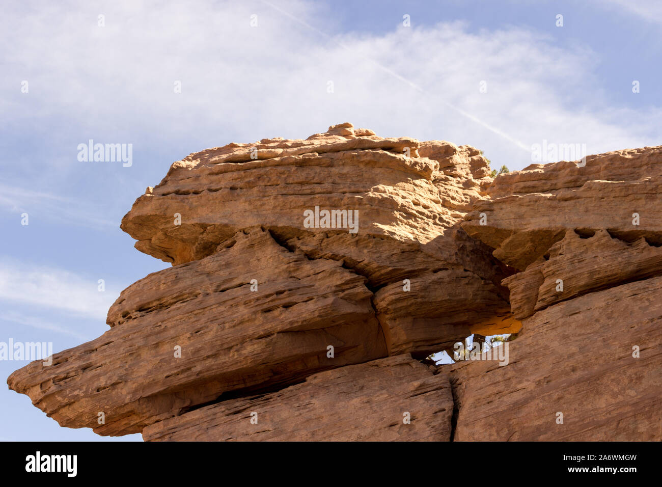 Rocce di arenaria contro il cielo blu nel Parco Nazionale del Grand Canyon Foto Stock