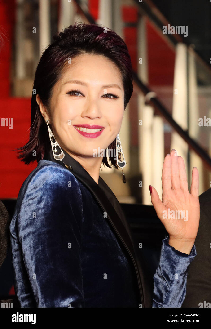 Tokyo, Giappone. 28 ott 2019. Hong Kong attrice Miriam Yeung sorride al suo arrivo alla cerimonia di apertura per la trentaduesima Tokyo International Film Festival per il suo film "sto livin'' a Tokyo lunedì, 28 ottobre 2019. 180 i film più recenti sarà lo screening in una settimana di festival. Credito: Yoshio Tsunoda/AFLO/Alamy Live News Foto Stock