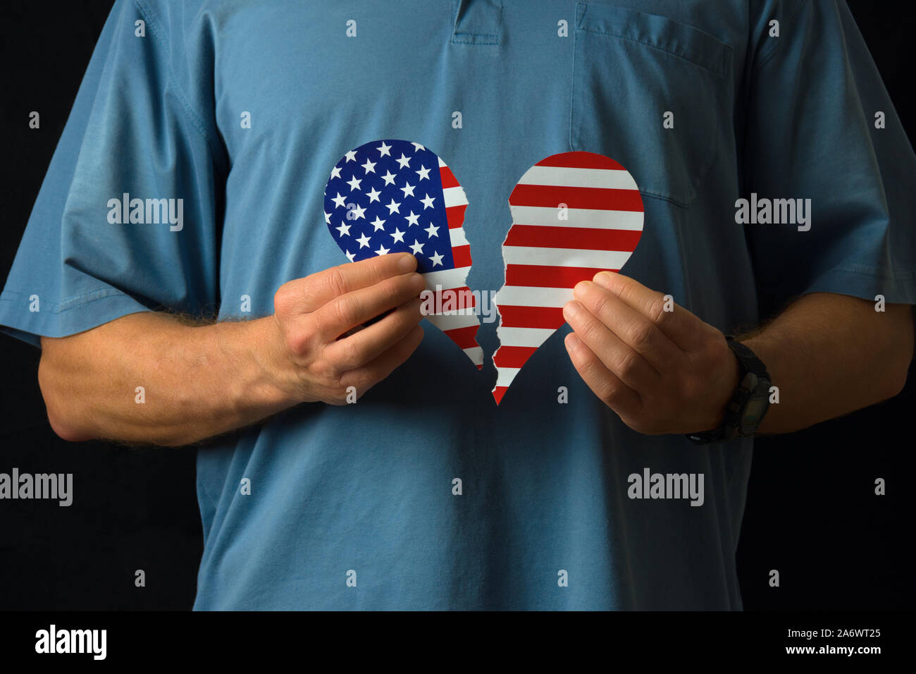 Stati Uniti d'America cittadino lacerato cuore spezzato sulla politica, politica divisioni, direzione di governo, indebolito la legislazione ambientale, Foto Stock