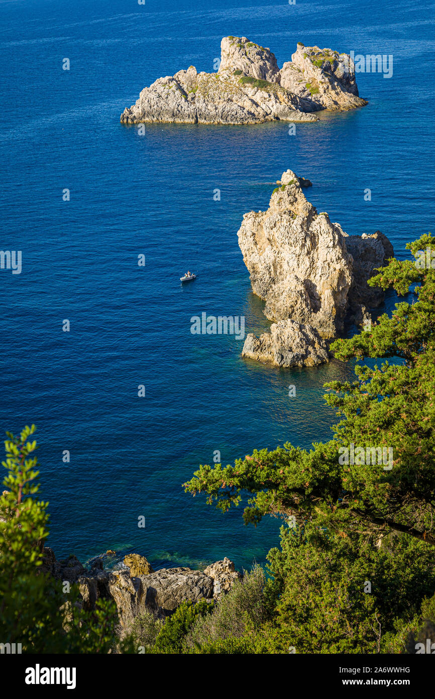Vista dal monastero di Paleokastritsa sull'isola di Corfu, Grecia Foto Stock