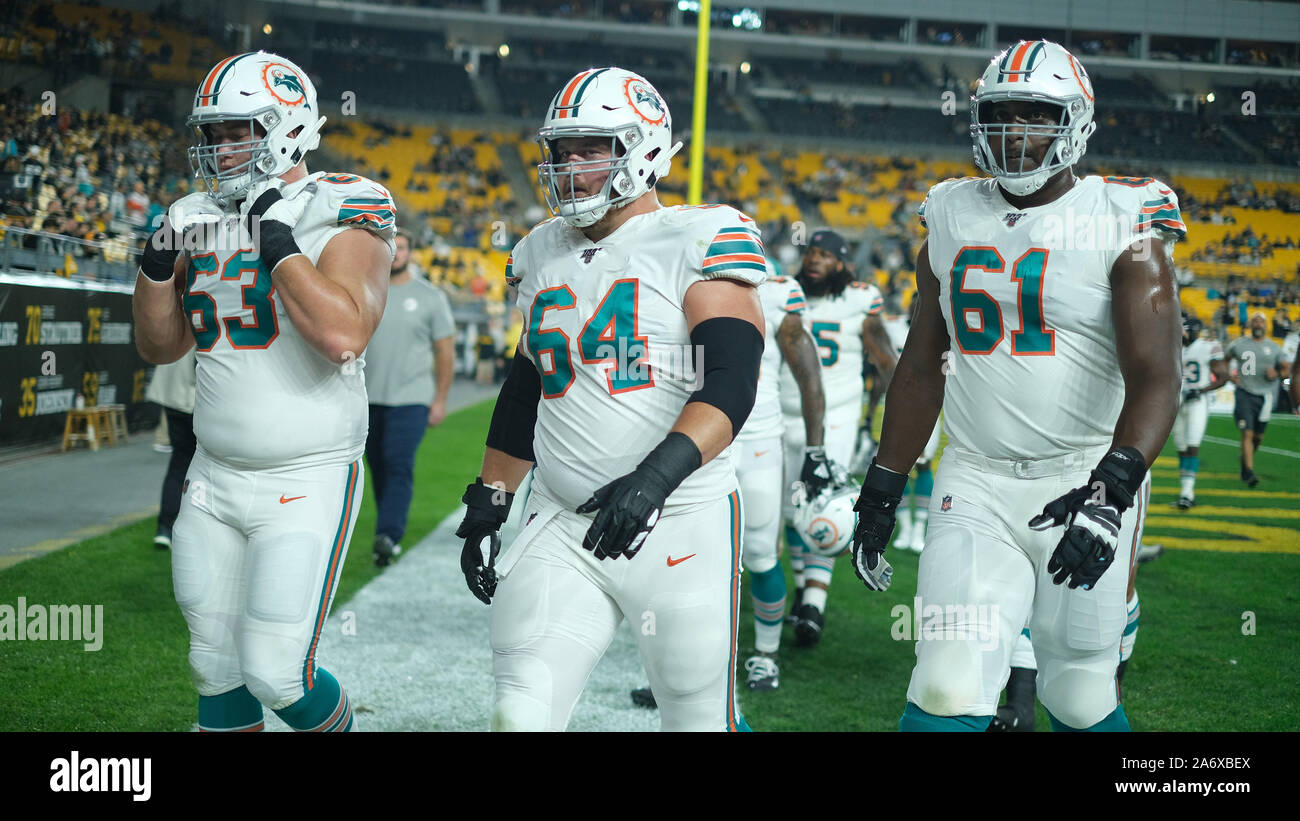 Pittsburgh, PA, Stati Uniti d'America. 28 ott 2019. Chris Reed #64, Michael Deiter #63, e J'Marcus Webb #61 durante il Pittsburgh Steelers vs Miami Dolphins a Heinz Field di Pittsburgh, PA. Jason Pohuski/CSM/Alamy Live News Foto Stock