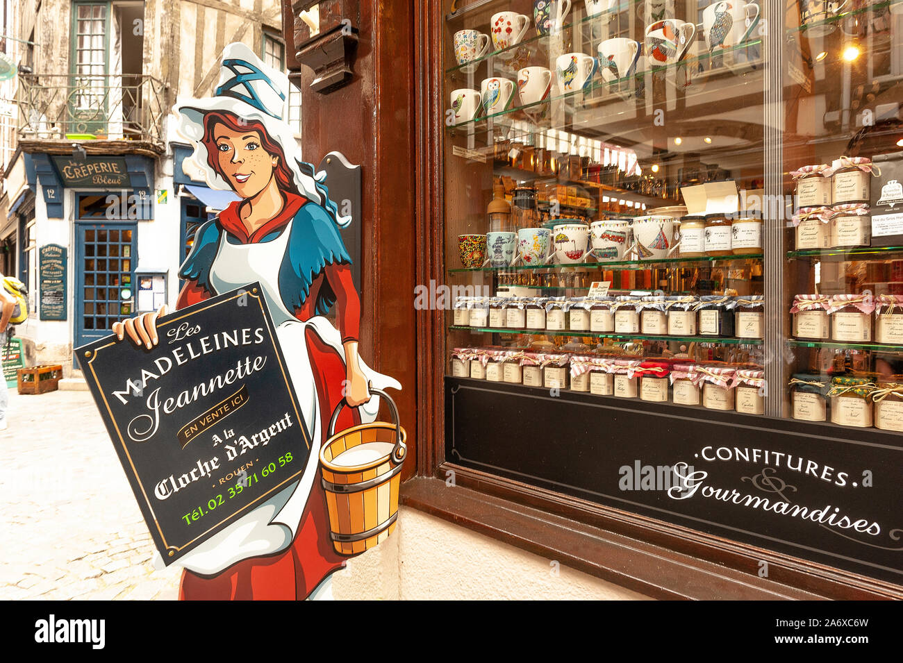 La Cloche d'Argent è stato un classico locale per acquistare un tè o un caffè dal 1928 in Rouen, Normandia, Francia Foto Stock