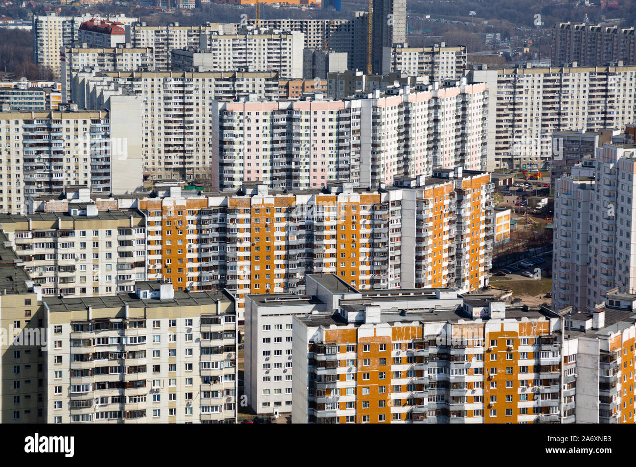 Vista superiore del pannello tetto case zona notte di Mosca, Russia Foto Stock