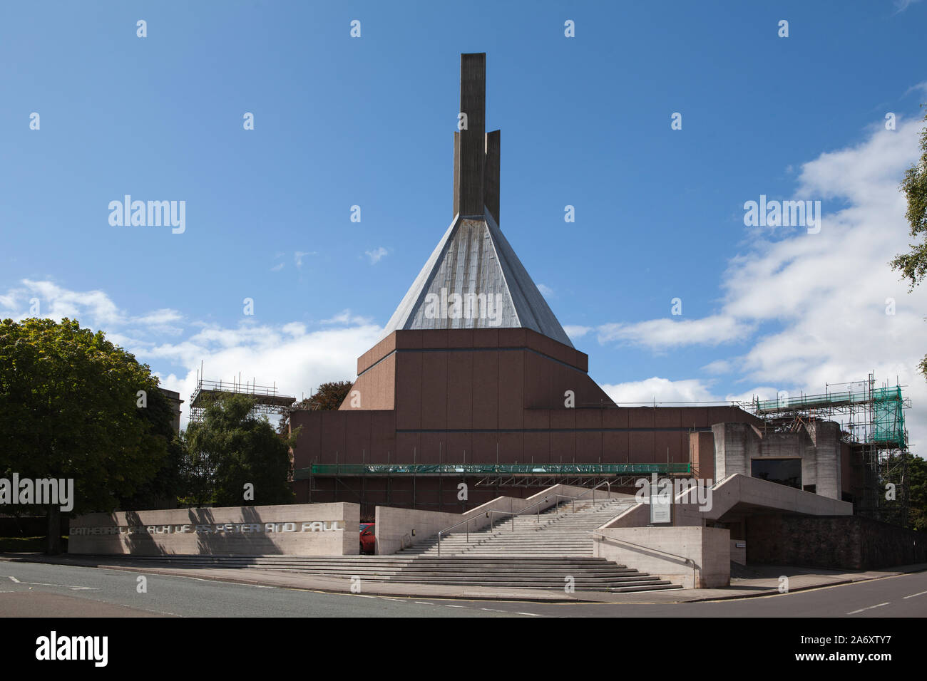 Cattedrale cattolica romana chiesa di SS. Pietro e Paolo, Clifton Bristol. Architetto - Ron settimane di Percy Thomas Partnership Foto Stock