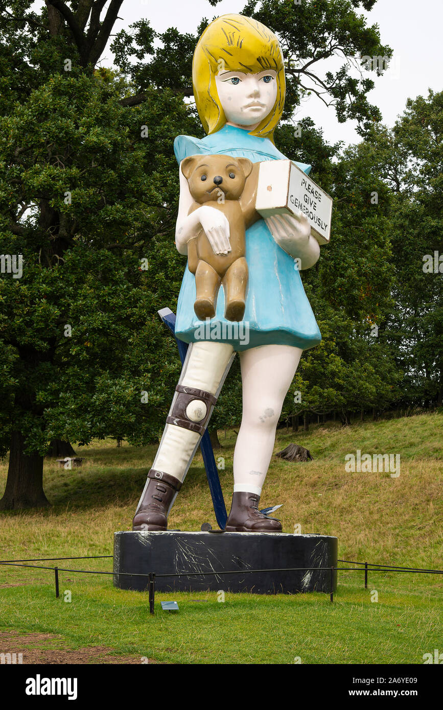 Il Damien Hurst Sculpture Charity si trova nel Deer Park dello Yorkshire Sculpture Park a West Bretton vicino a Wakefield Yorkshire Inghilterra Regno Unito Foto Stock
