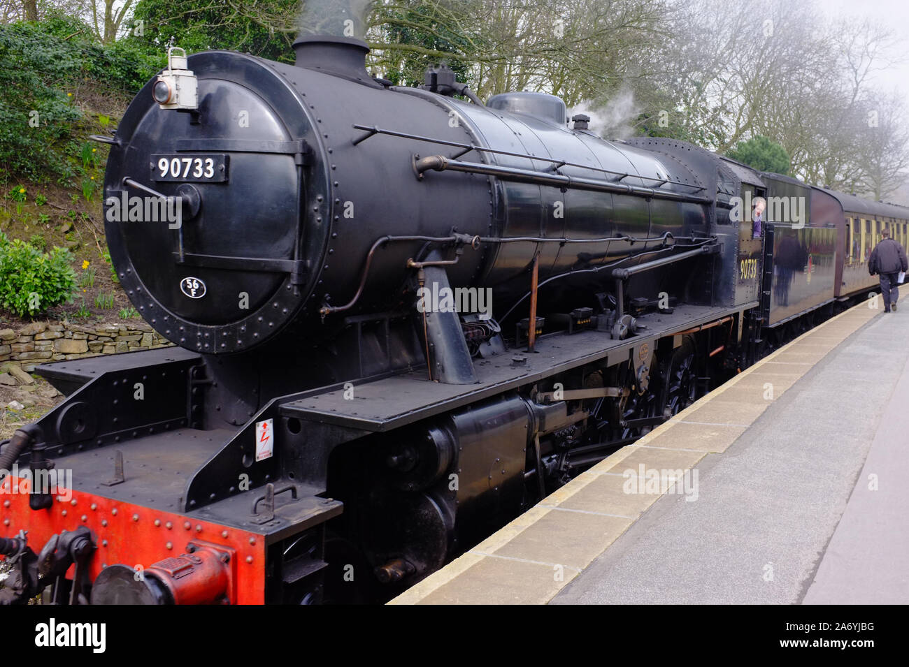 Treno a vapore 90733 a Haworth stazione, Keighley e Worth Valley Railway, Foto Stock