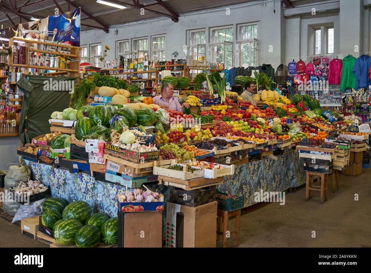 Obst- und Gemüsestand, Markthalle, Wyborg, Oblast Leningrado, Karelien, Russland Foto Stock