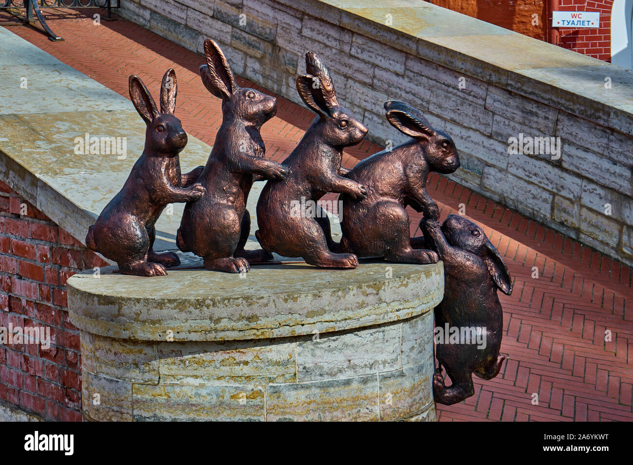 Schulptur von Hasen und Kaninchen, Sajatschi-Insel, Haseninsel, Petersburg, Russland Foto Stock