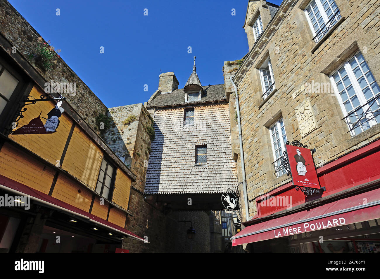 Le Mont Saint Michel (Saint Michael Mount), in Normandia, a nord-ovest della Francia: ristorante "La Mere Poulard" Foto Stock
