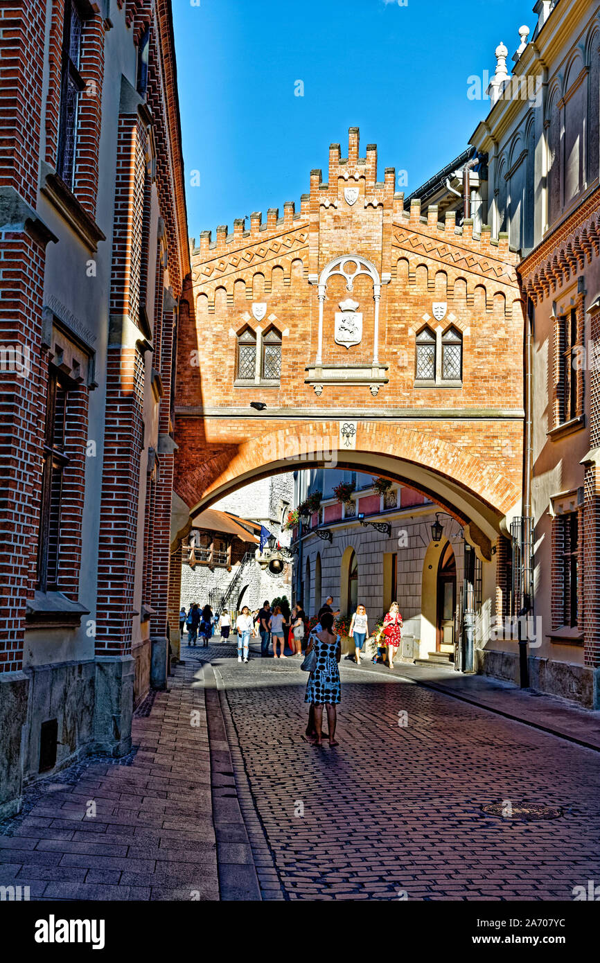 Cracovia in Polonia. Il 18 agosto, 2019. Pijarska Street corre lungo le antiche mura di w. Mark a Szpitalna Street nel quartiere del centro storico di Cracovia . Foto Stock