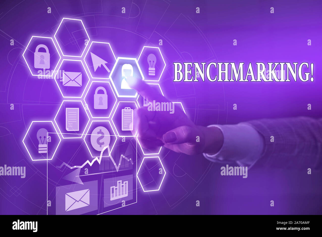 La scrittura della nota mostra il benchmarking. Il concetto di business per valutare qualcosa dal confronto con lo standard o punteggi foto foto schema di rete con mod Foto Stock