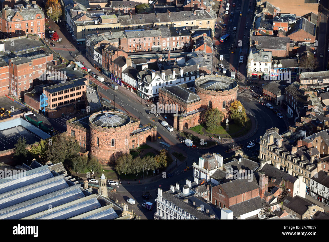 Vista aerea del Bochard gate o gate inglese, mura medievali a Carlisle, Cumbria, Regno Unito Foto Stock