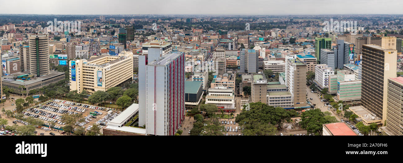 NAIROBI, KENYA-Giugno 15, 2019: La città di Nairobi, in Kenya è visto in questa antenna bassa panorama dell'area del centro cittadino. Foto Stock