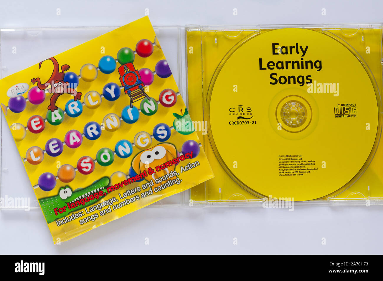 Apprendimento precoce di brani CD compact disc impostato su sfondo bianco Foto Stock
