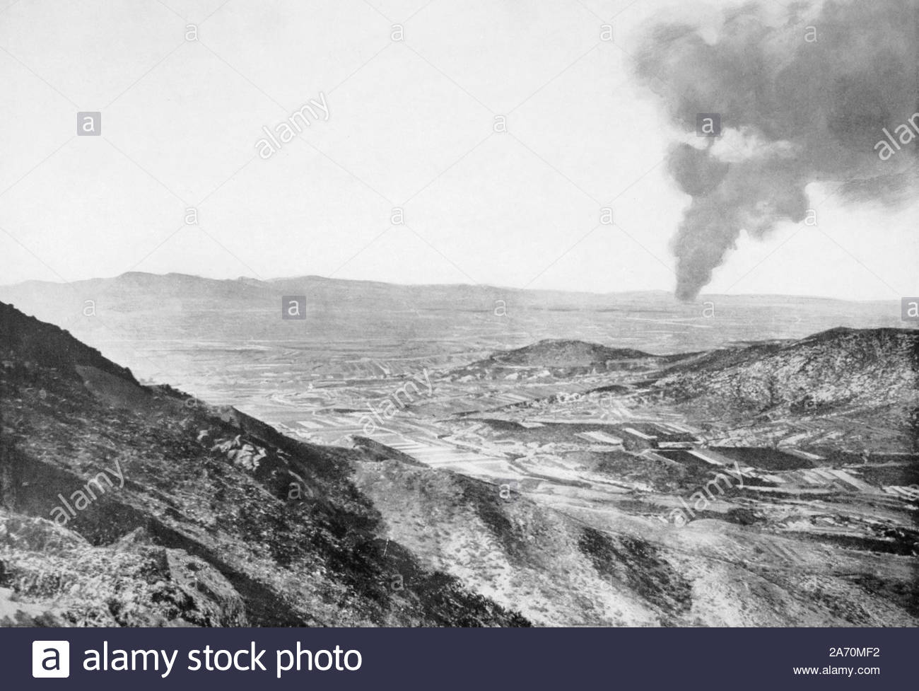 WW1 Tsingtao bombardamento da parte di British e gusci di giapponese, vintage fotografia dal 1914 Foto Stock