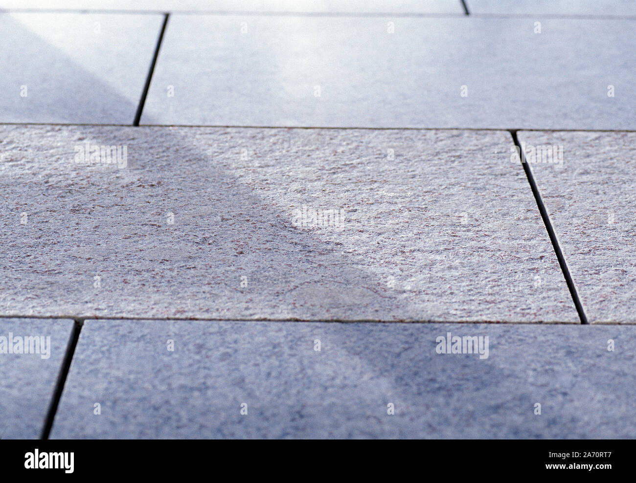 Architettura. Edificio commerciale dettaglio. Textured granito pavimento piastrellato. Foto Stock