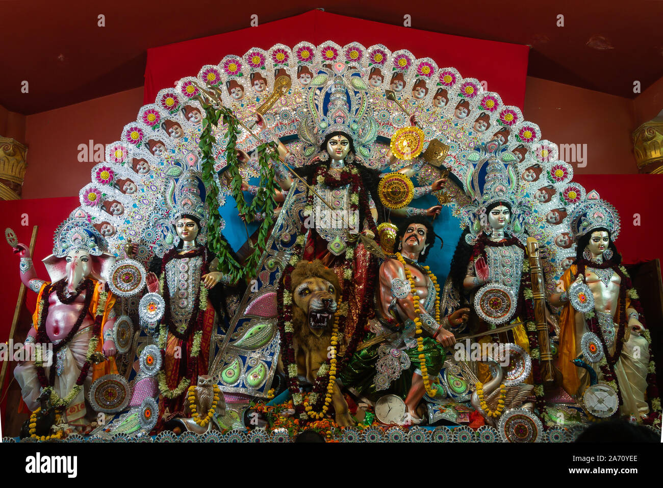 Matri Mandir Samity , B-2 Blocco , Safdurjung Enclave , New Delhi , India, Dt-05 Ott 2019.una vista di Durga Idiol In Puja Pandal Foto Stock