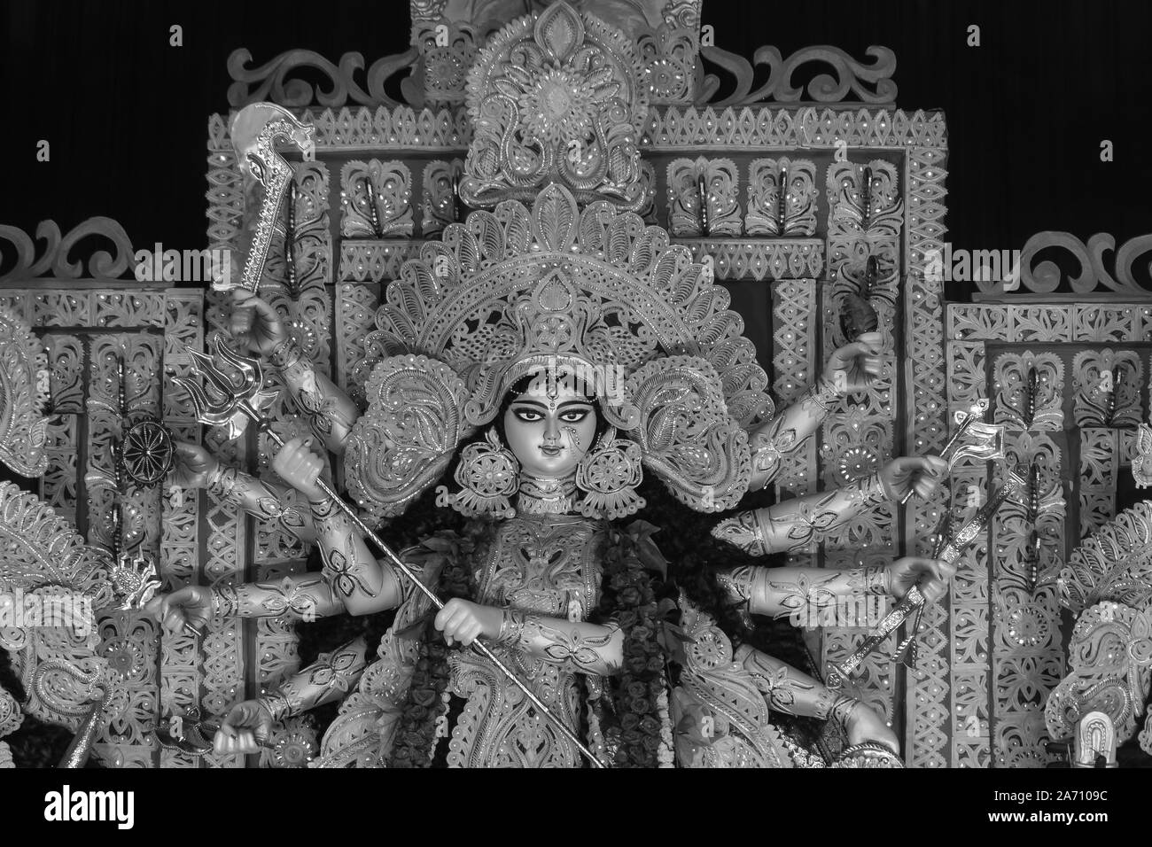 Aram Bagh Durga Puja , Aram Bagh , Jhandewalan , New Delhi , India, Dt-05 Ott 2019.una vista di Durga Idiol sotto Puja Pandal Foto Stock