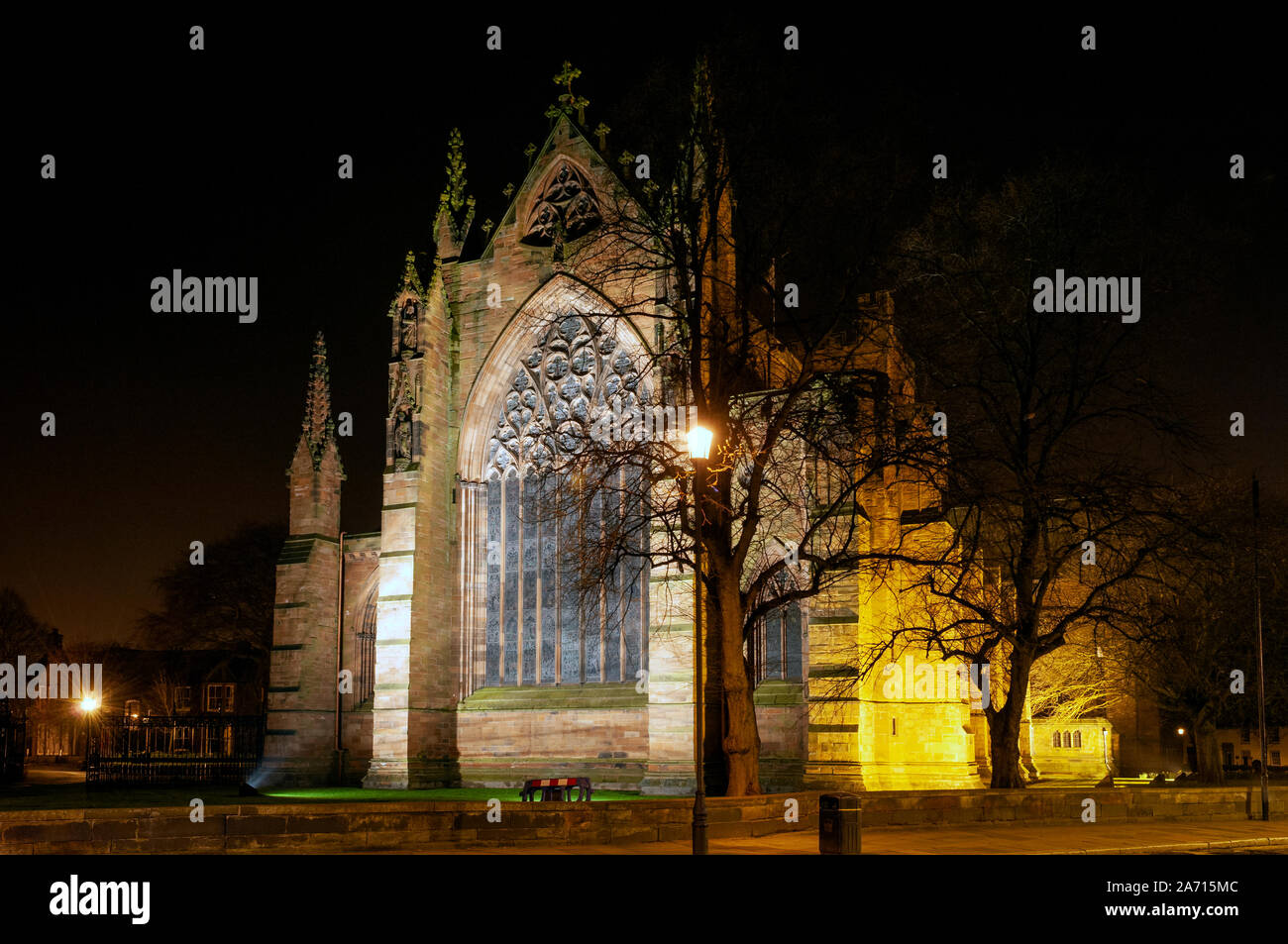 Notte fotografia di Carlisle Cathedral - La Chiesa Cattedrale della Santa e indivisa Trinità - Carlisle, Cumbria, England, Regno Unito Foto Stock