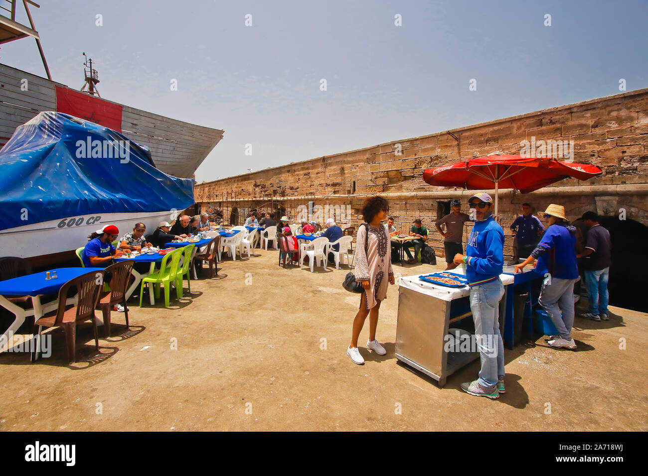 Pressione di stallo di strada nel porto di Essaouira. Il Marocco Foto Stock