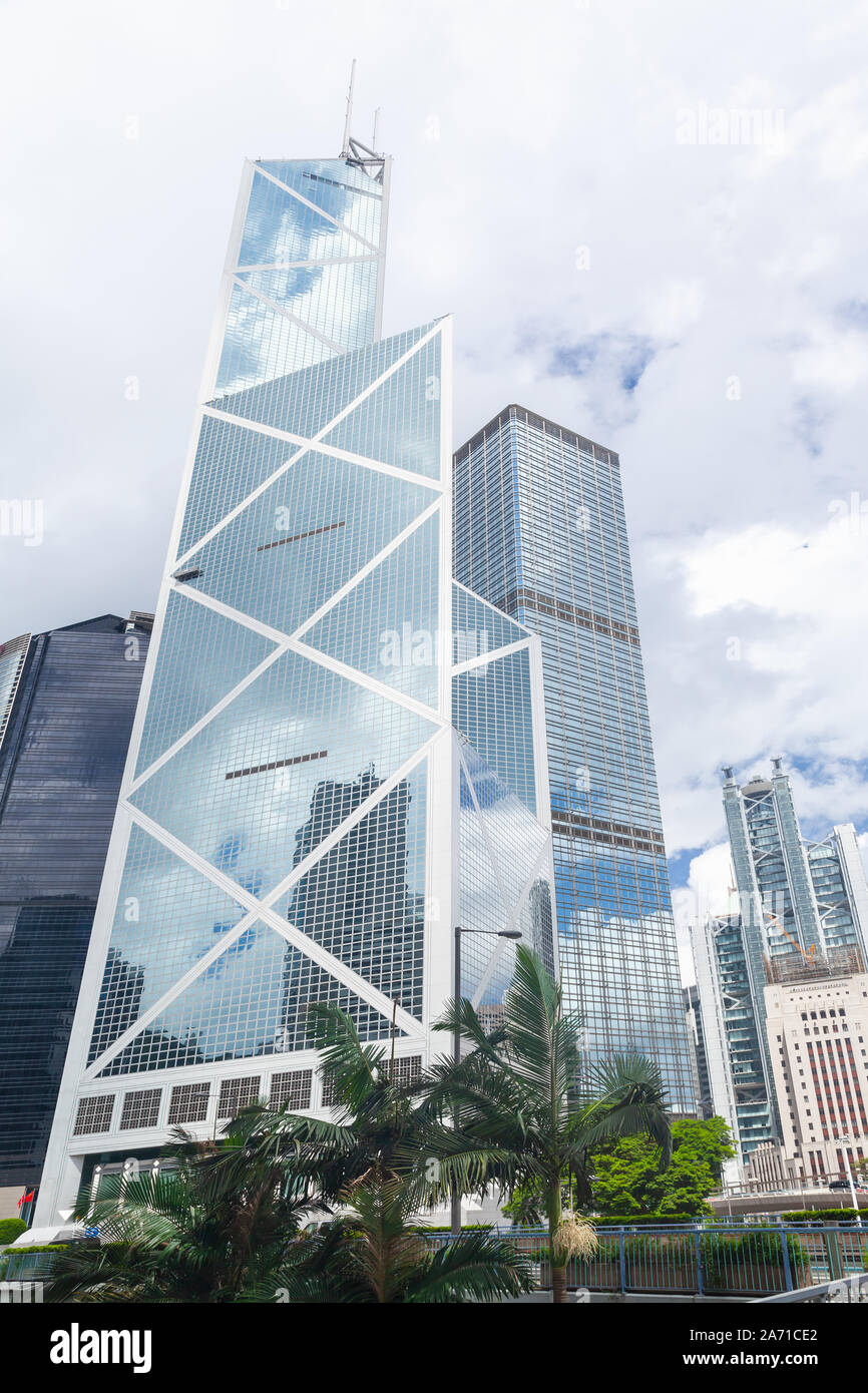 Moderno skyline della città con grattacieli, alto-aumento edifici per uffici di Hong Kong Foto Stock