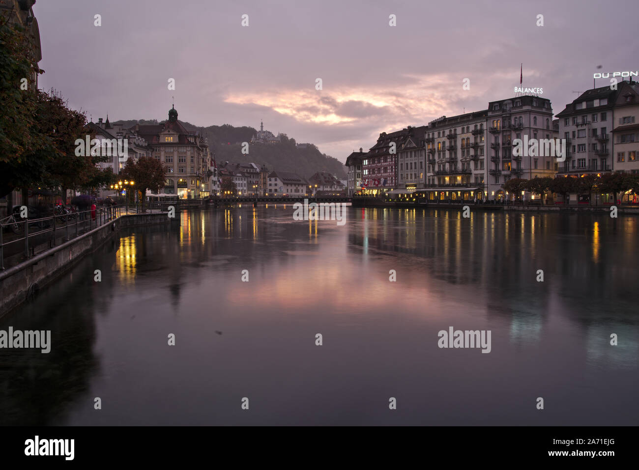 Lucerna in Svizzera da alba/notte durante la caduta seasion Foto Stock