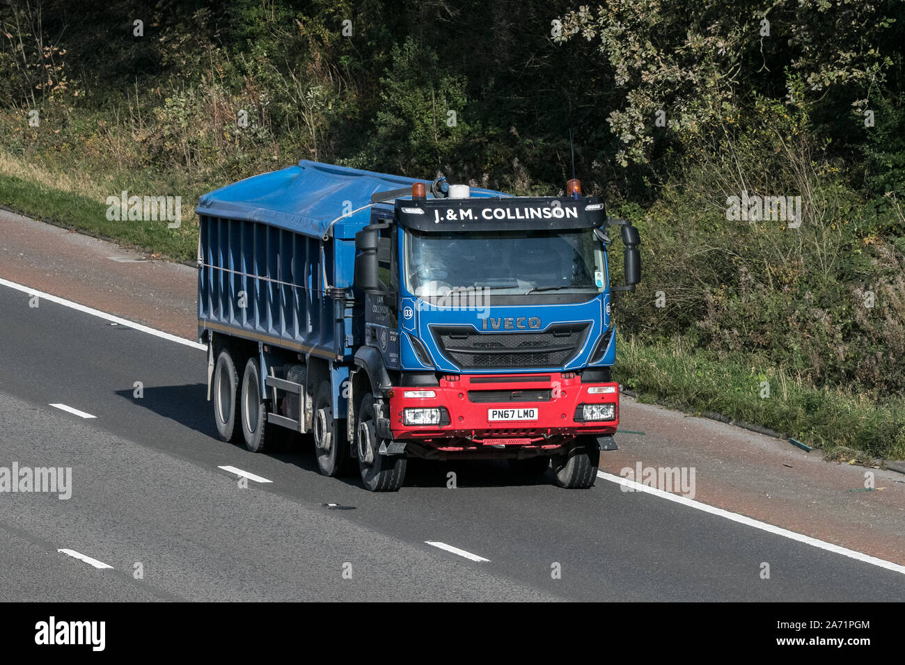 J & M Collinson aggregato Iveco la consegna di merci furgoni, camion, trasporto, carrello, cargo, veicolo, consegna i trasporti commerciali Foto Stock