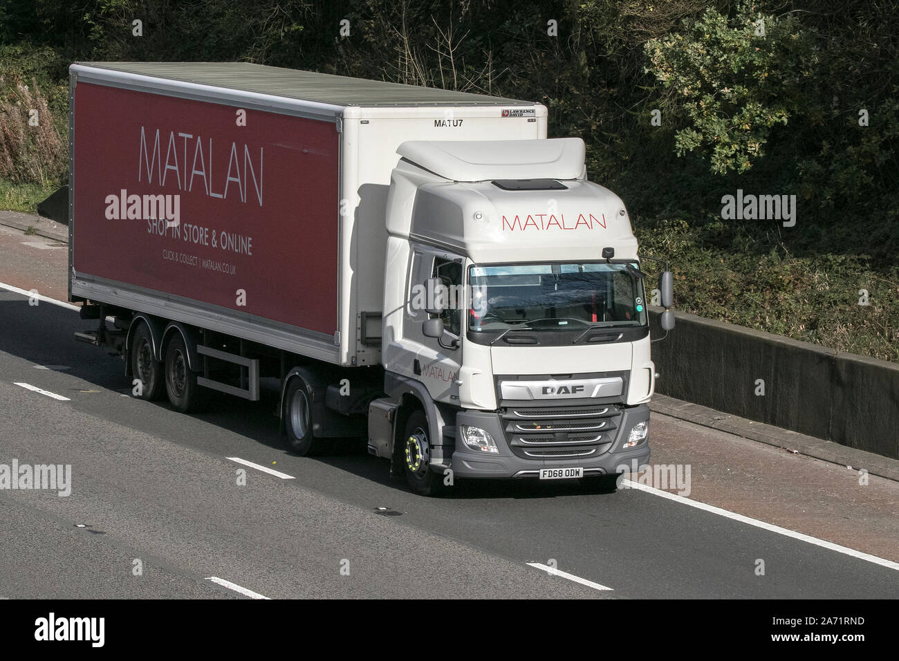 Matalan negozio di abbigliamento DAF Truck Haulage furgoni, camion, trasporto, carrello, cargo, veicolo, consegna i trasporti commerciali Foto Stock