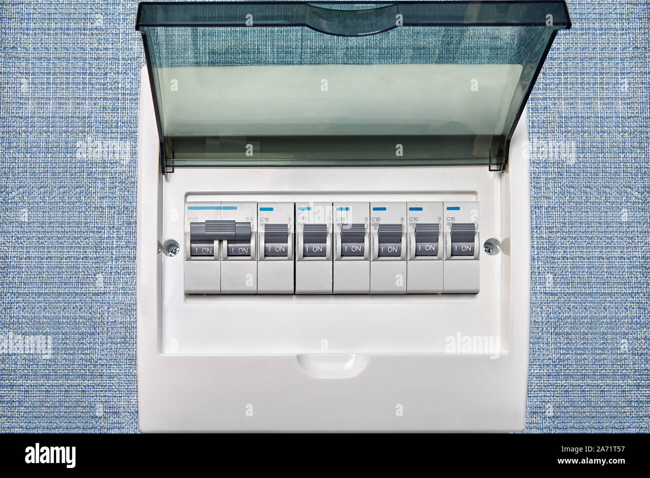 La protezione di sovracorrente Dispositivo o interruttori miniaturizzati. Consumatore nazionale unità. Home distribuzione elettrica con scheda fusibili automatici. Foto Stock